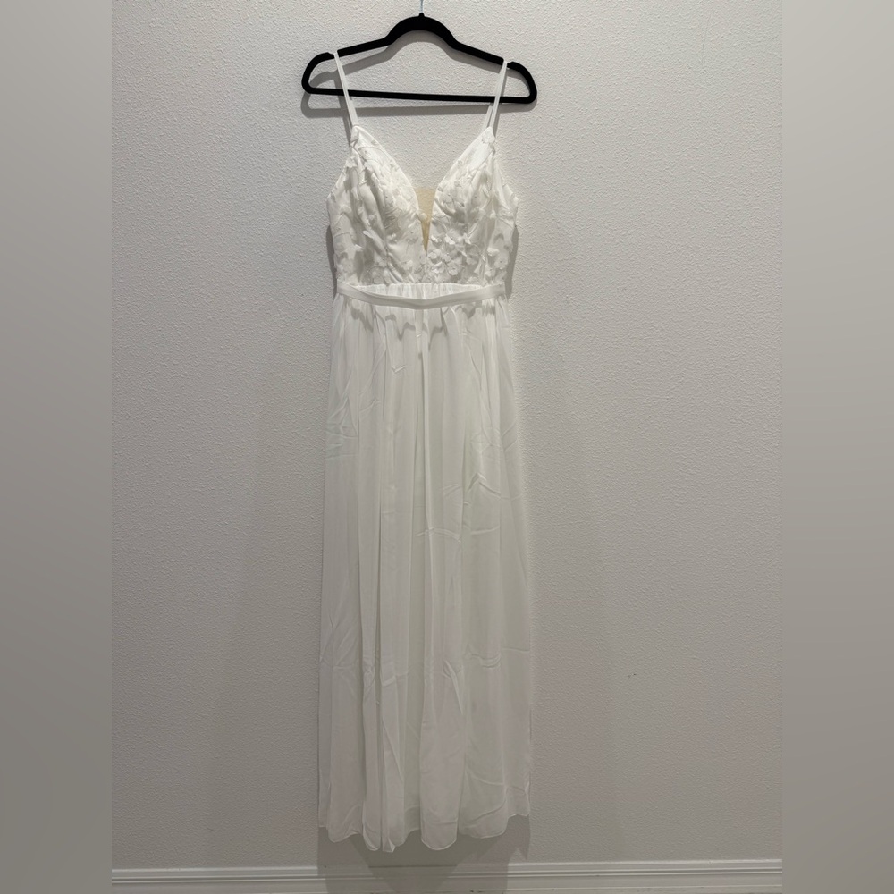 Elegant White Lace Women’s Dress
